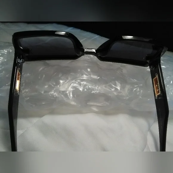 AUTHENTIC Louis Vuitton Black Sunglasses W/ Gold Monogram GORGEOUS MONOGRAM - Picture 4 of 14